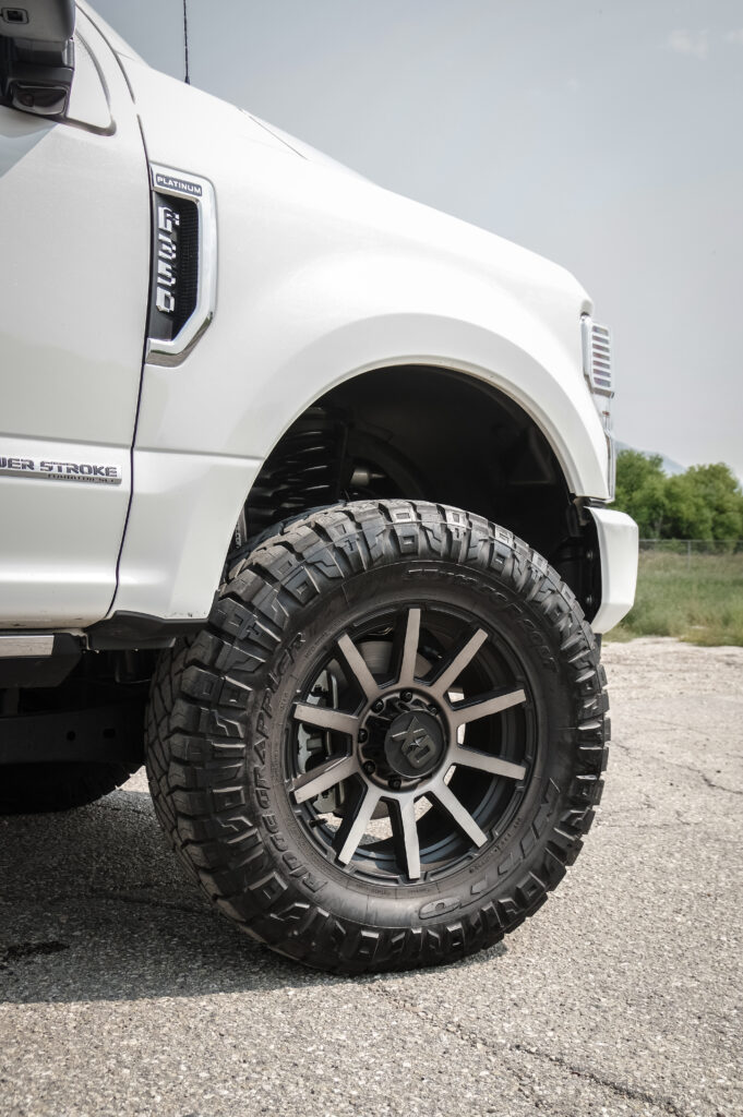 Leveling Kit vs Lift Kit: What’s the Difference and Which One Is Right for Your Truck?